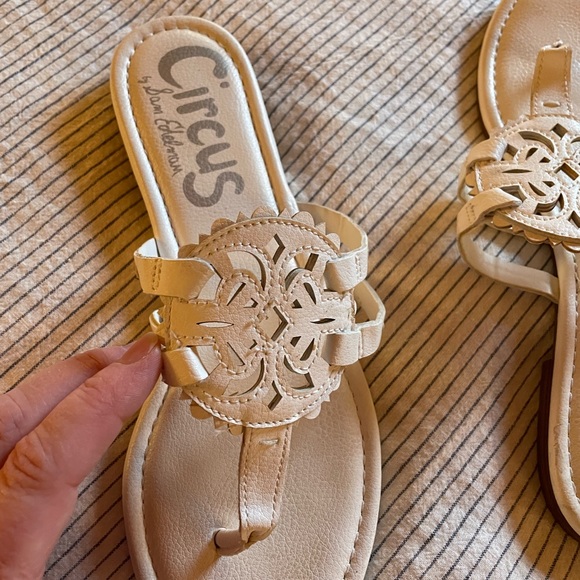 White flip flops. - Picture 2 of 3